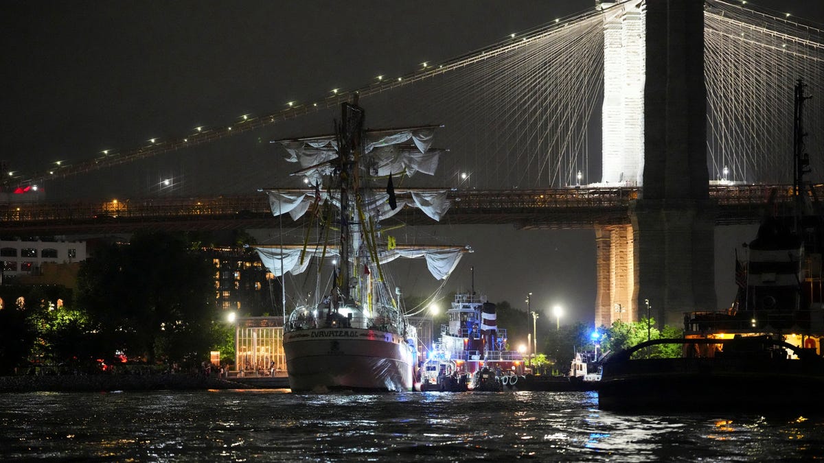 A Mexican Navy training ship is seen damaged after it ran into the Brooklyn Bridge in New York City, U.S., May 17, 2025. REUTERS/Bjorn Kils/New York Media Boat
