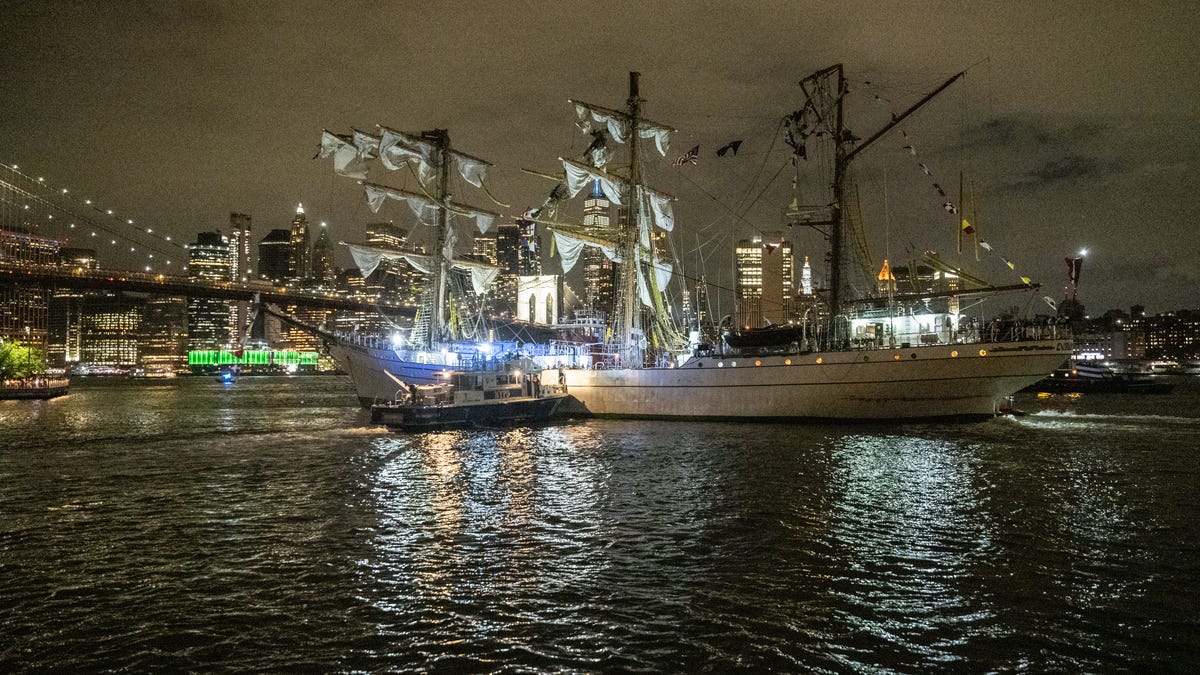 Why did a ship hit the Brooklyn Bridge? Clues emerge as Mexico mourns 2 ...