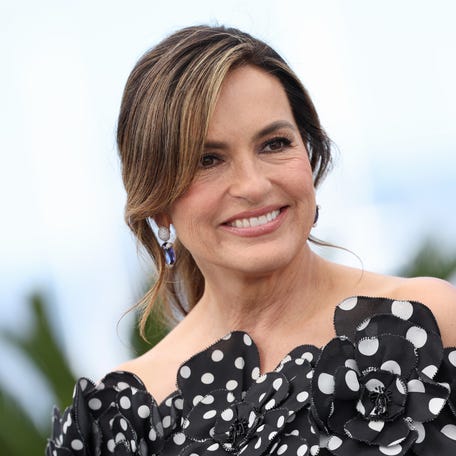 Mariska Hargitay poses during the photocall for "My Mom Jayne" at Cannes Film Festival on May 18, 2025.