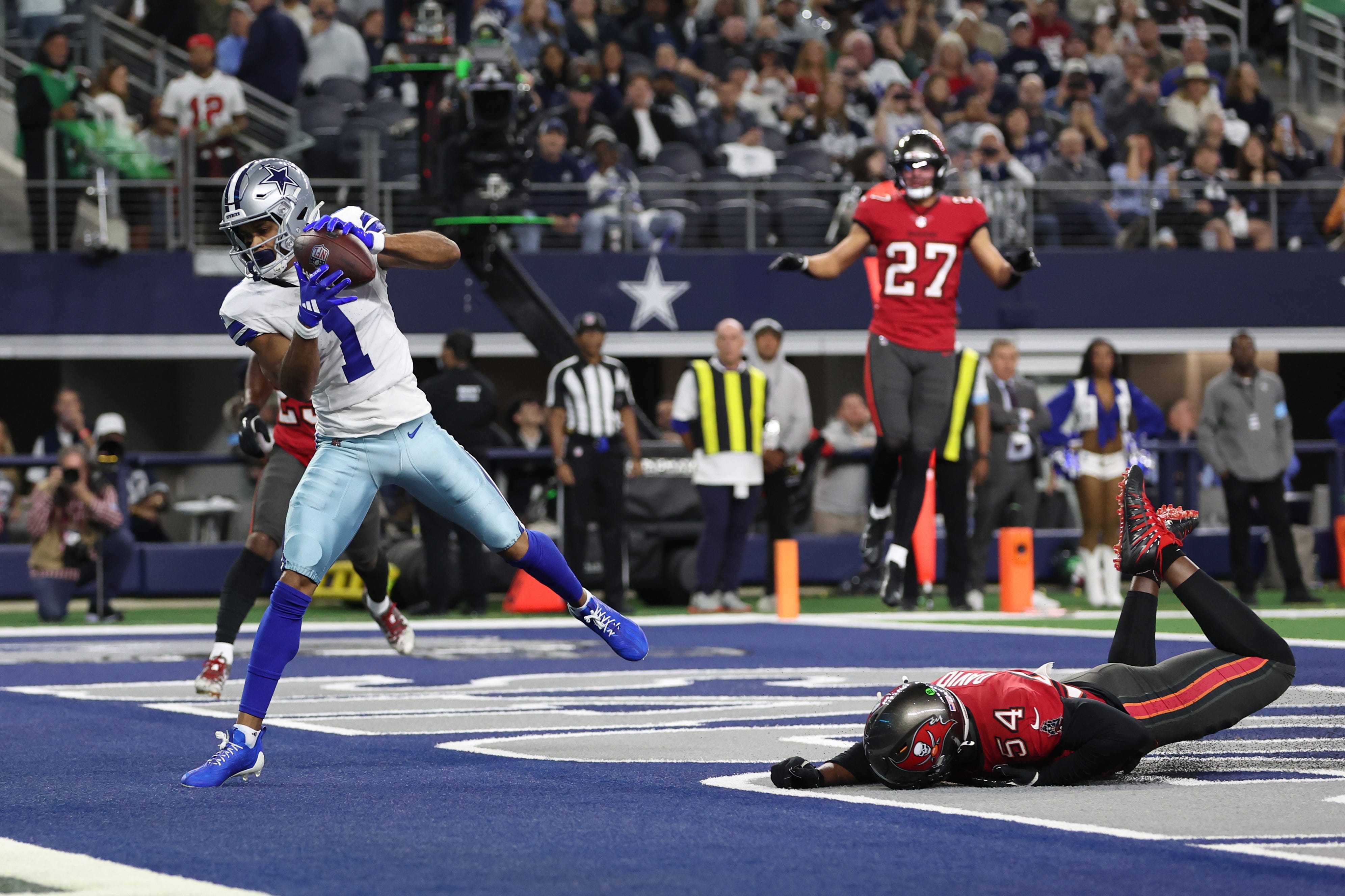 Jalen Tolbert making a catch