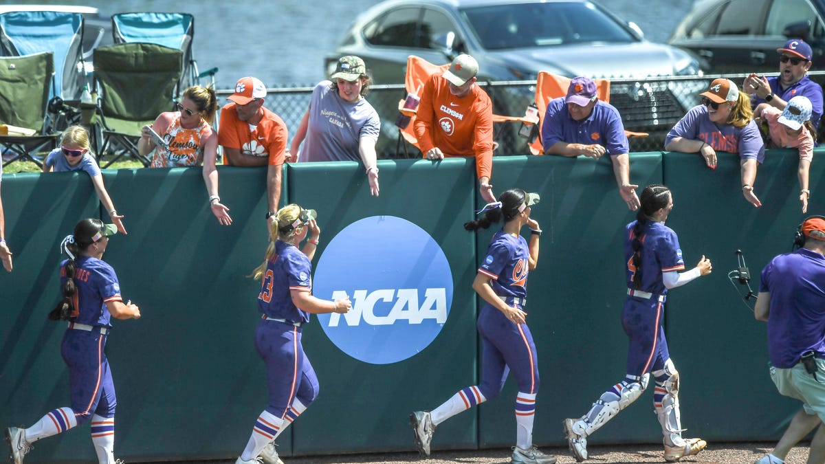 Texas vs Clemson Super Regional weather updates: Softball game delayed due to lightning Texas vs Clemson Super Regional weather updates: Softball game delayed due to lightning