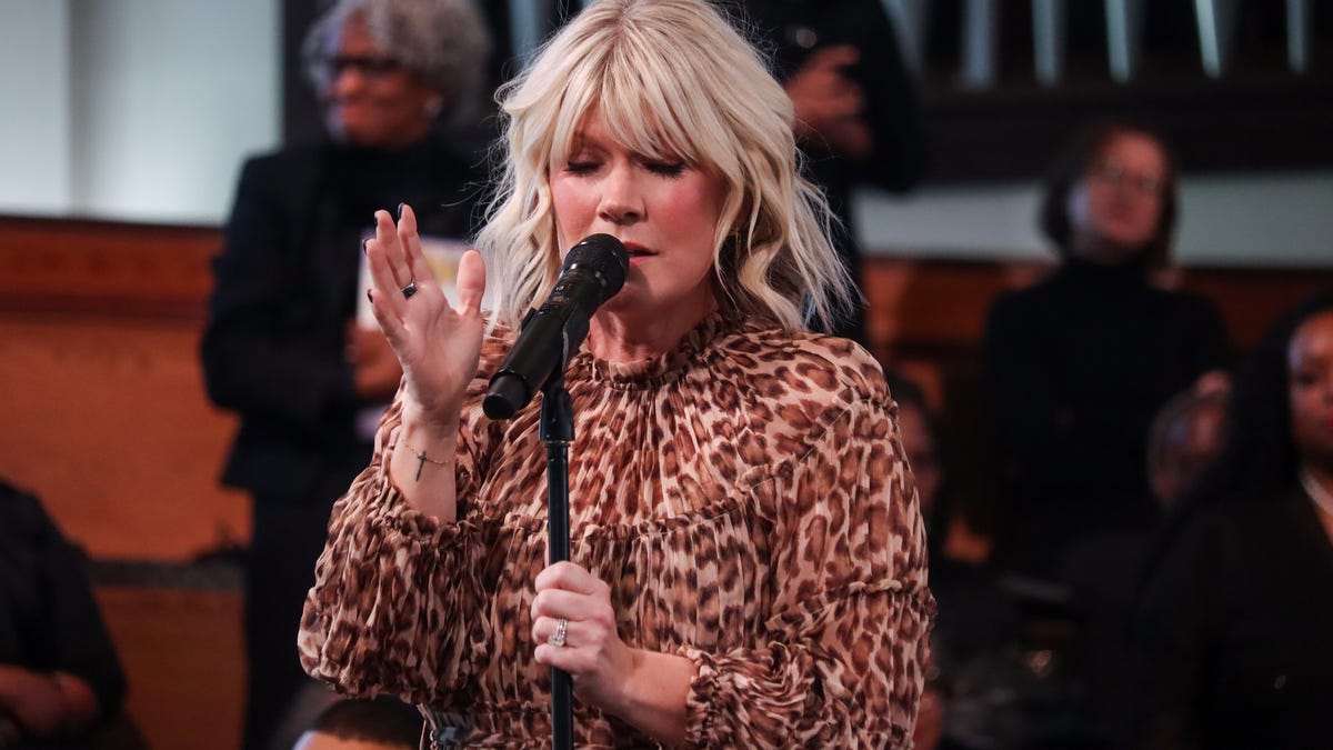 Who is Natalie Grant, the 2025 Indy 500 national anthem performer?