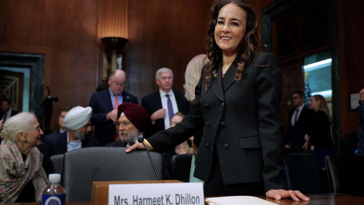 DOJ seeks to drop charges against two officers in Breonna Taylor case