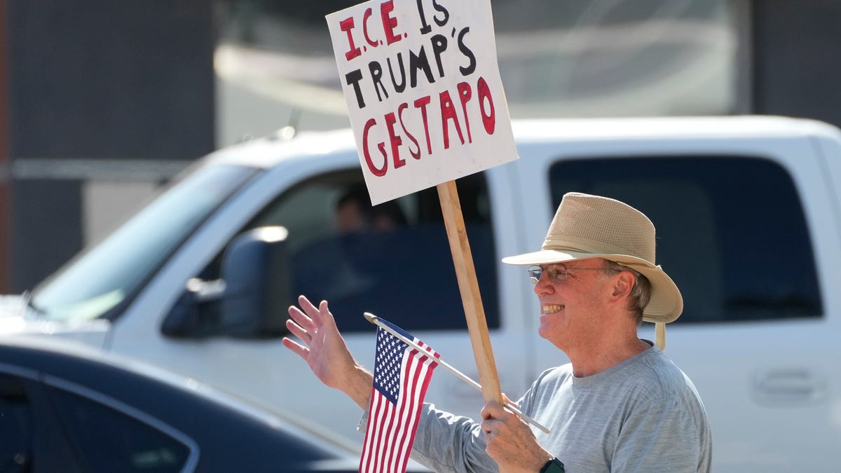 Nach einer kurzen Pause nimmt das ICE die Festnahmen am ...