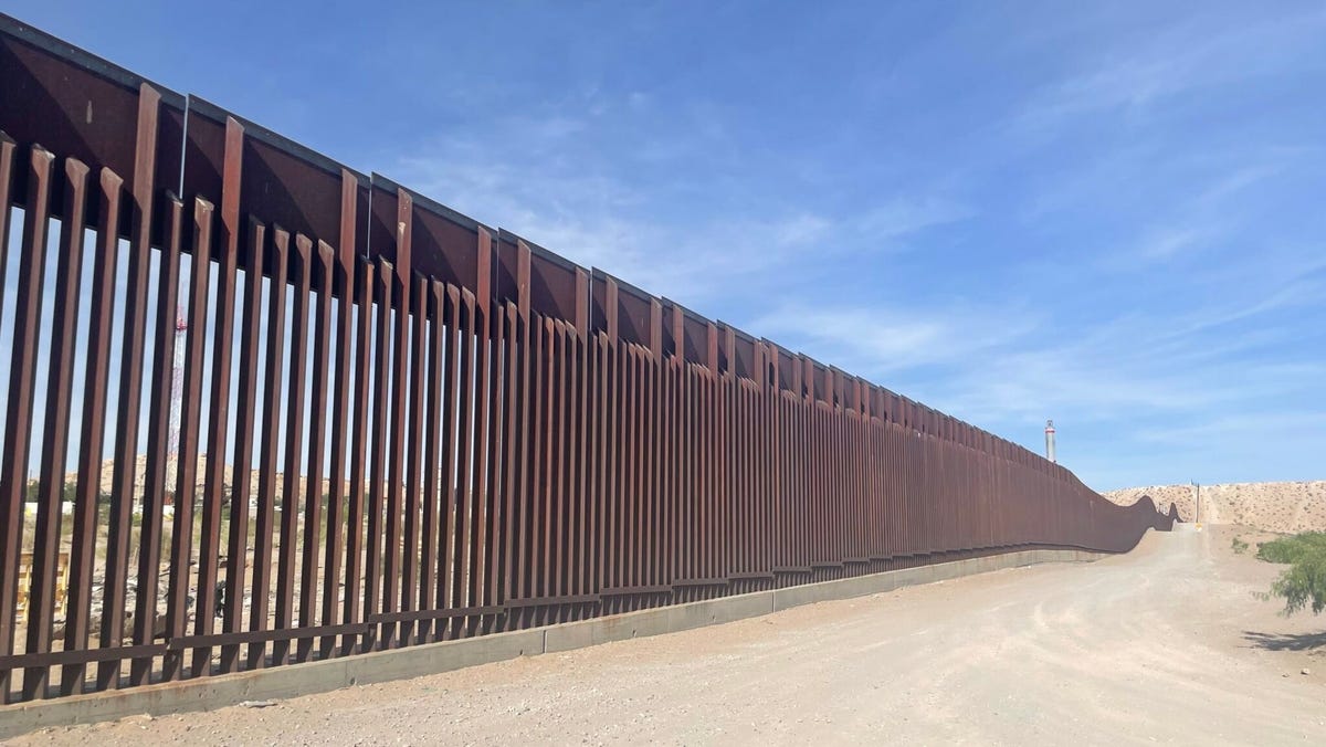 A party balloon condemns the El Paso anti-drone laser fiasco | Opinion