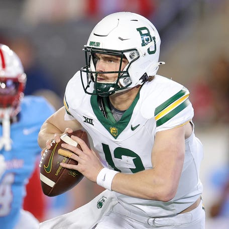 Sawyer Robertson #13 of the Baylor Bears runs against the Houston Cougars during the second half at TDECU Stadium on November 23, 2024 in Houston, Texas.