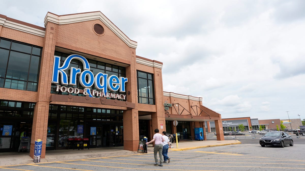 Are grocery stores open on Memorial Day 2025? Details for Kroger, Trader Joe's, more