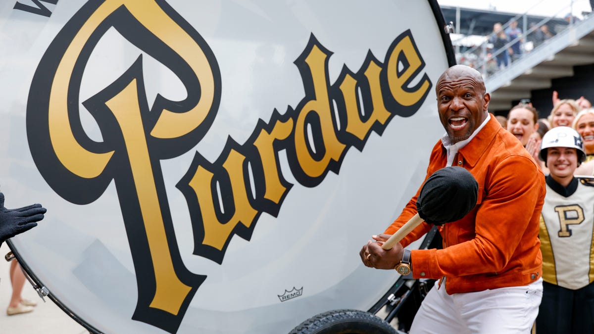 Terry Crews joins Purdue marching band at Indianapolis 500, strikes World's Largest Drum