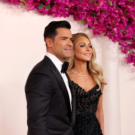 Mark Consuelos and Kelly Ripa attend the 96th Annual Academy Awards on March 10, 2024, in Los Angeles.
