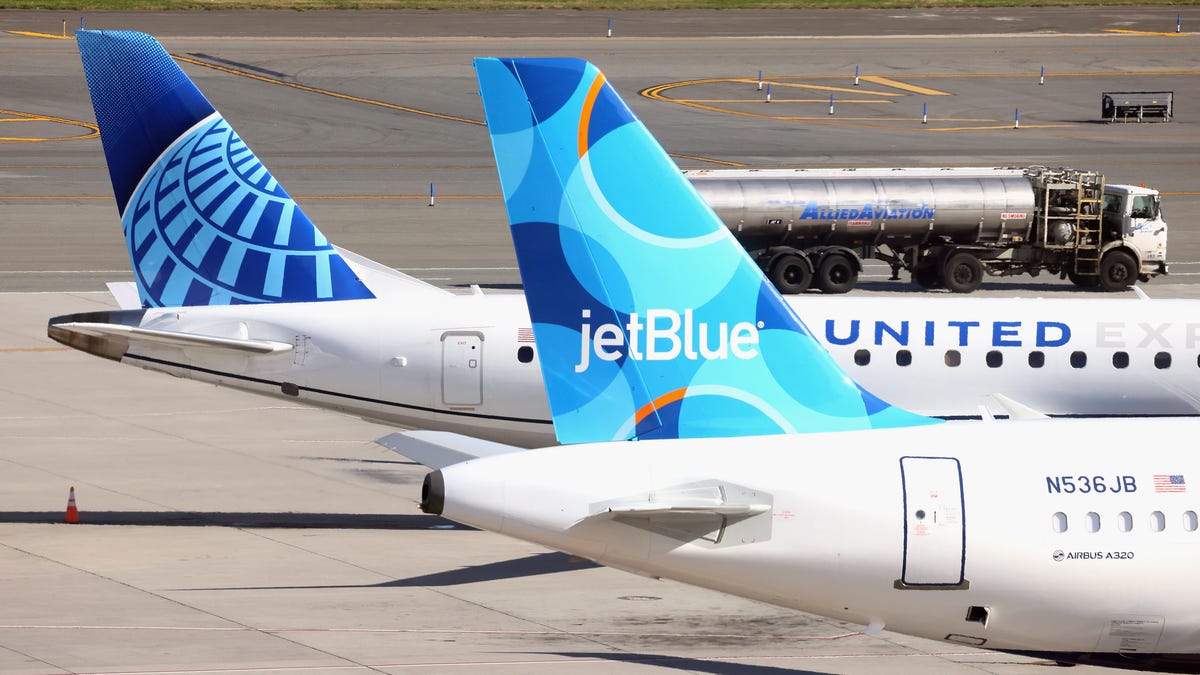 Airplanes from United and JetBlue populate the taxiway at LaGuardia Airport on November 10, 2022 in the Queens borough of New York City. (Photo by Bruce Bennett/Getty Images)