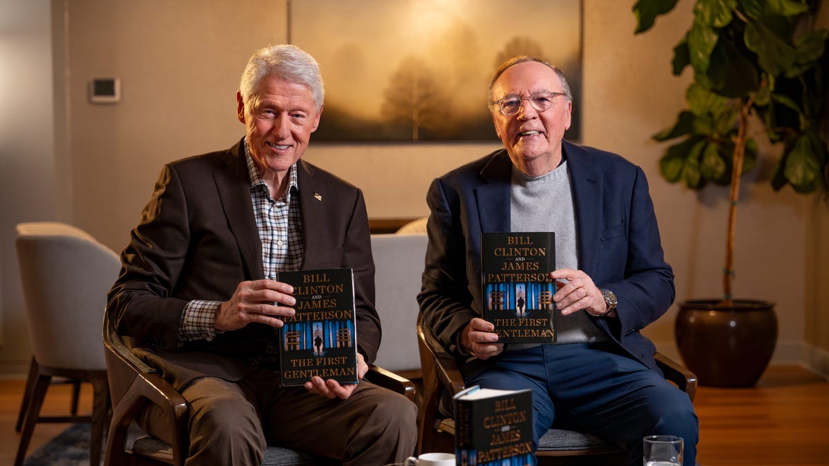 20250528_USAT_LIFE_Bill Clinton and James Patterson_0002_Compressed.jpg