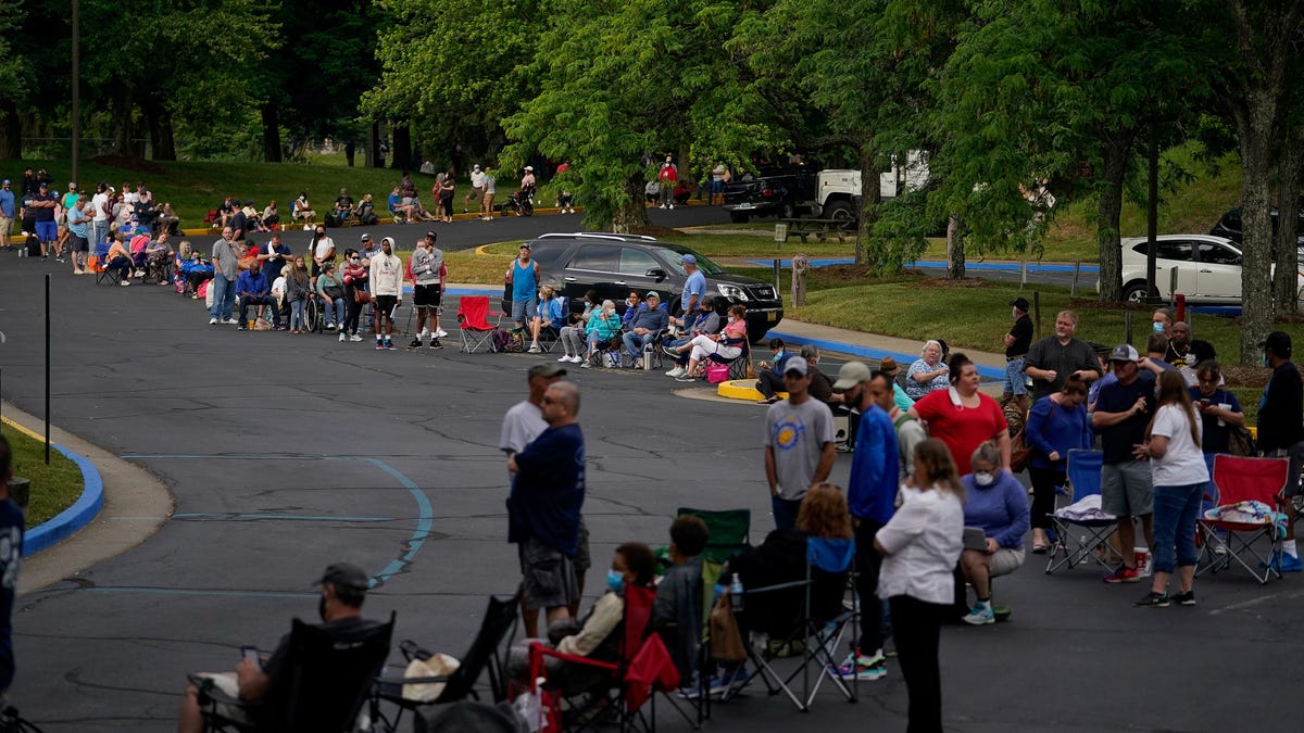 People line up outside Kentucky Career Center prior to its opening to find assistance with their unemployment claims in Frankfort, Kentucky, U.S. June 18, 2020.