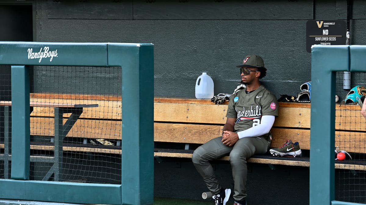What a weak, embarrassing end to No. 1 Vanderbilt's strong baseball season