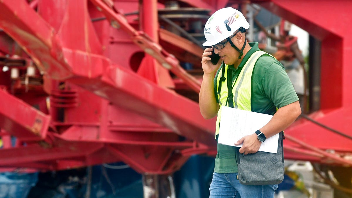 https://www.gannett-cdn.com/authoring/authoring-images/2025/06/05/PBRE/84052193007-crane-accident-scene-on-thursday-4-a.jpg?auto=webp&crop=4435,2495,x0,y0&format=pjpg&width=1200
