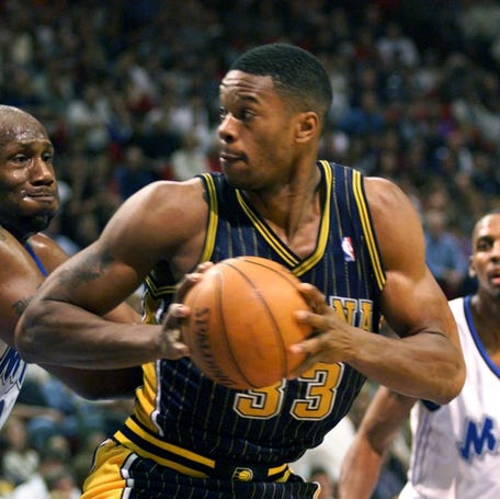 Antonio Davis playing for the Packers in 1999.