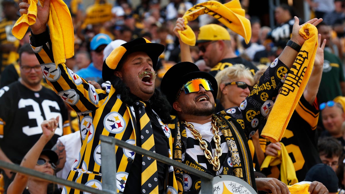 Sep 22, 2024; Pittsburgh, Pennsylvania, USA; Pittsburgh Steelers fans cheer against the Los Angeles Chargers during the fourth quarter at Acrisure Stadium. Pittsburgh won 20-10. Mandatory Credit: Charles LeClaire-Imagn Images