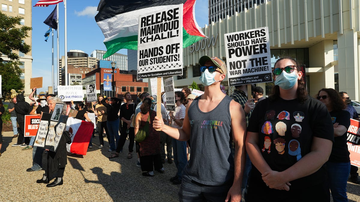Hundreds gather in downtown Louisville to protest against ICE and in ...