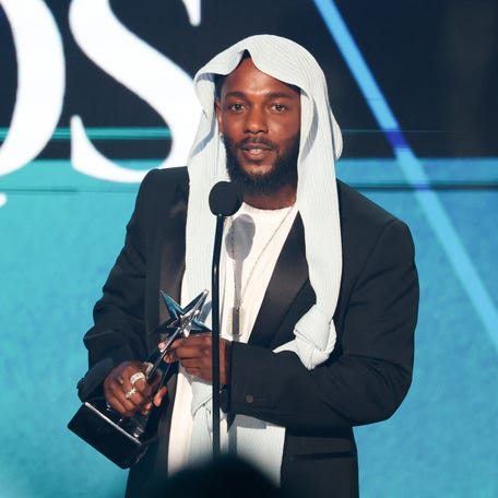 Winner of Album of the Year with "GNX" US rapper songwriter Kendrick Lamar speaks on stage.
