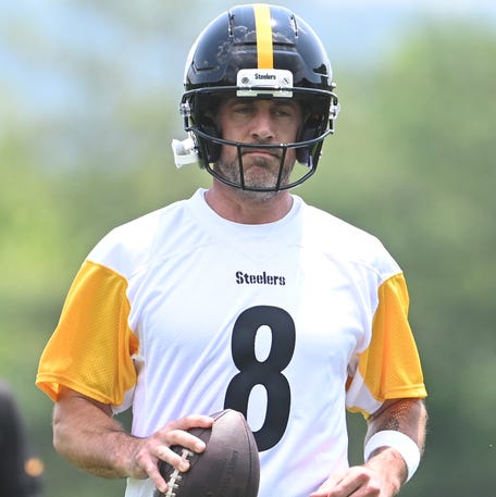 Pittsburgh Steelers quarterback Aaron Rodgers (8) during minicamp at their South Side facility in Pittsburgh on June 10, 2025.