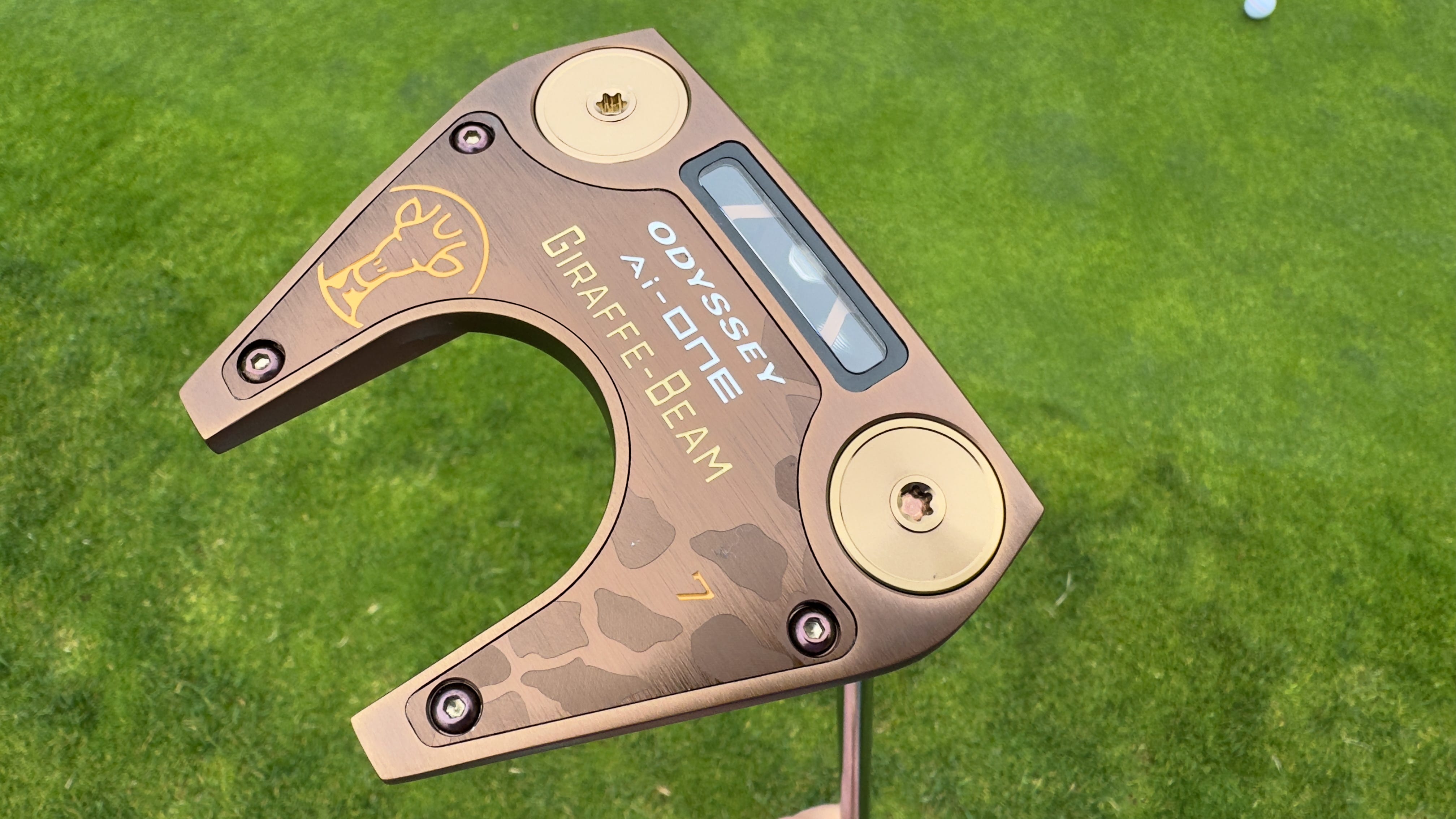 Odyssey releases the Giraffe Beam putter family