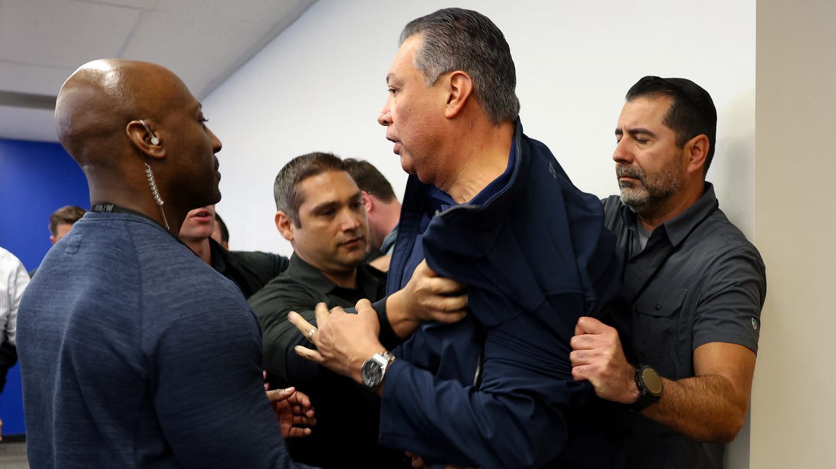 Sen. Alex Padilla handcuffed and forcibly removed from Kristi Noem's LA ...