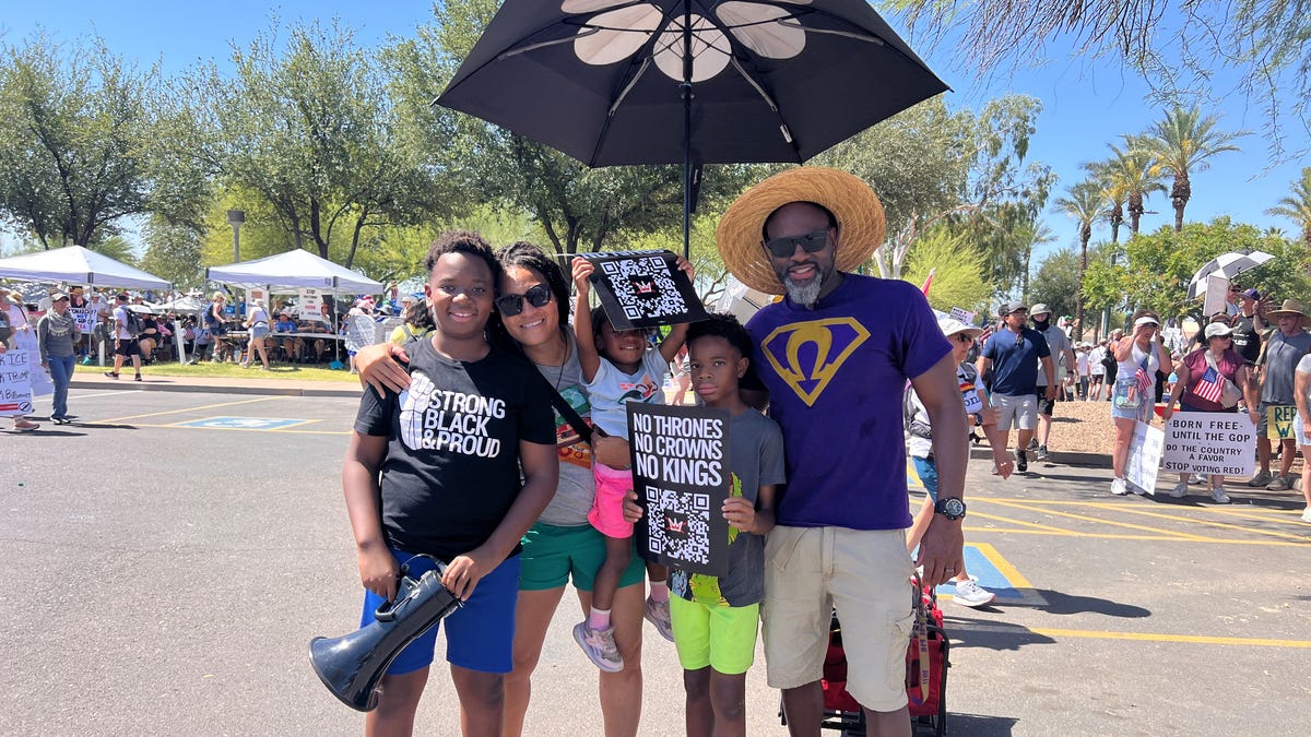 As Trump celebrates birthday with military parade, Arizona protesters ...