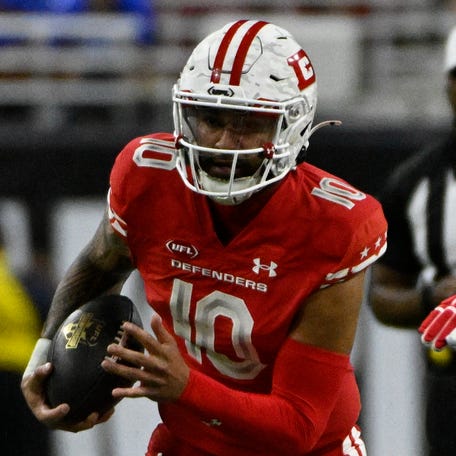 DC Defenders quarterback Jordan Ta'amu (10) runs the ball against the Michigan Panthers.