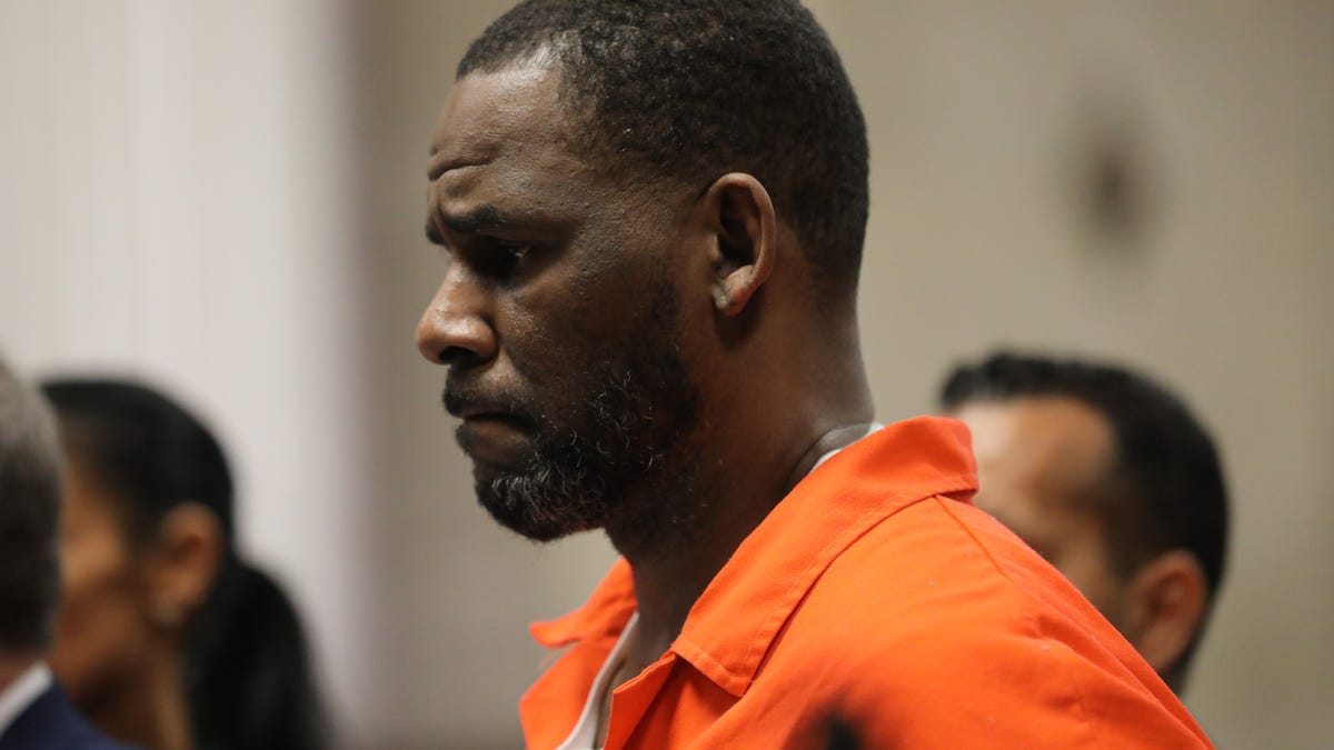 R. Kelly appears during a hearing at the Leighton Criminal Courthouse on Sept. 17, 2019, in Chicago.