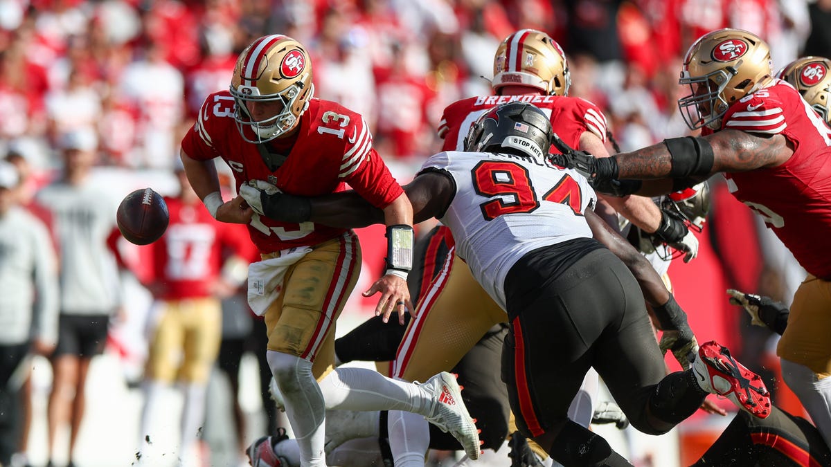 What positions do the Buccaneers have an edge at against the Titans? thumbnail