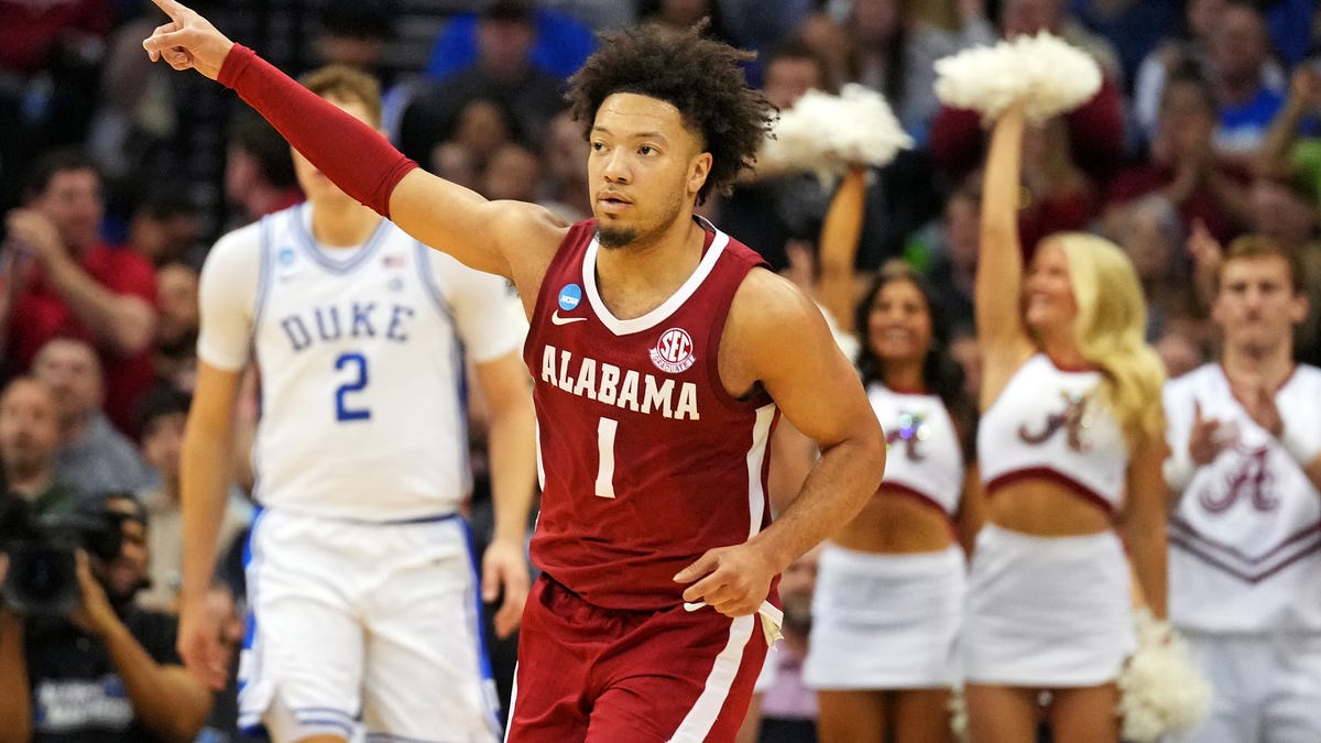 Milwaukee Bucks set to sign Alabama guard Mark Sears to two-way contract Milwaukee Bucks set to sign Alabama guard Mark Sears to two-way contract