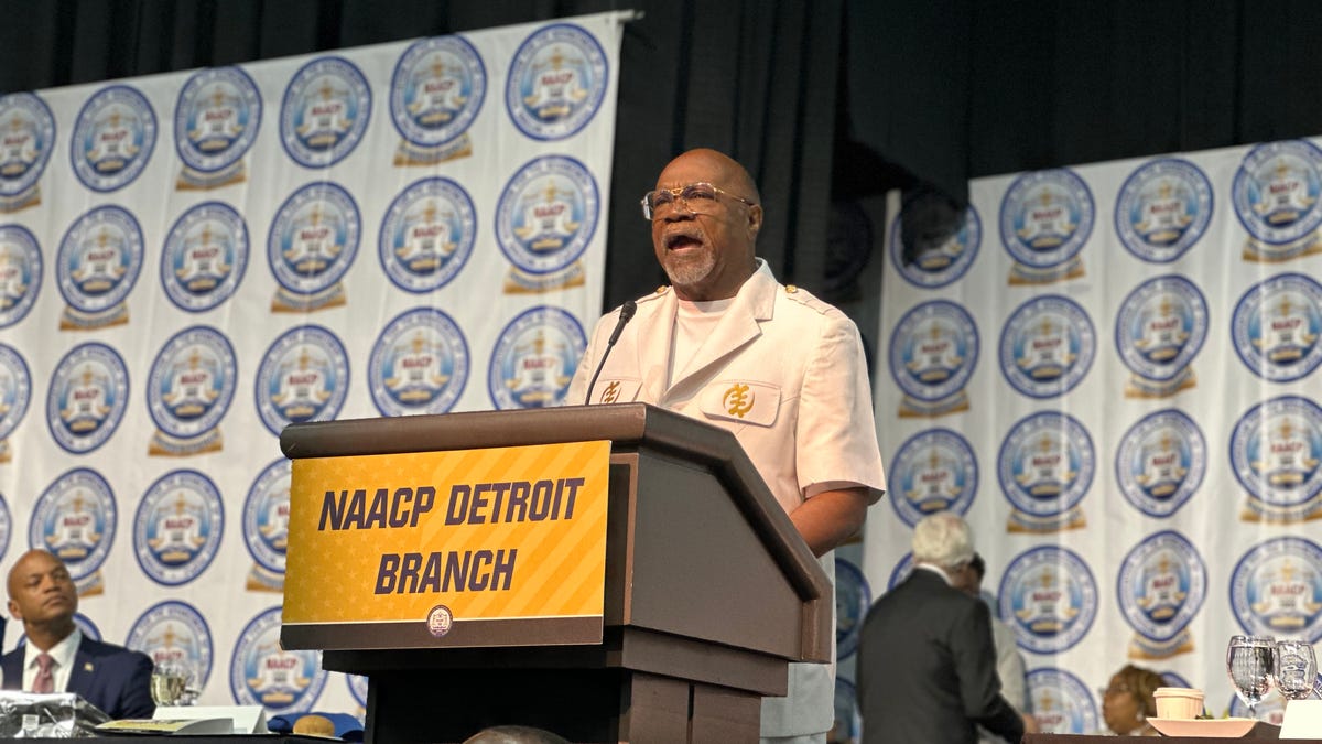 Detroit NAACP president says Democracy in U.S. at ‘teetering edge’ Detroit NAACP president says Democracy in U.S. at ‘teetering edge’