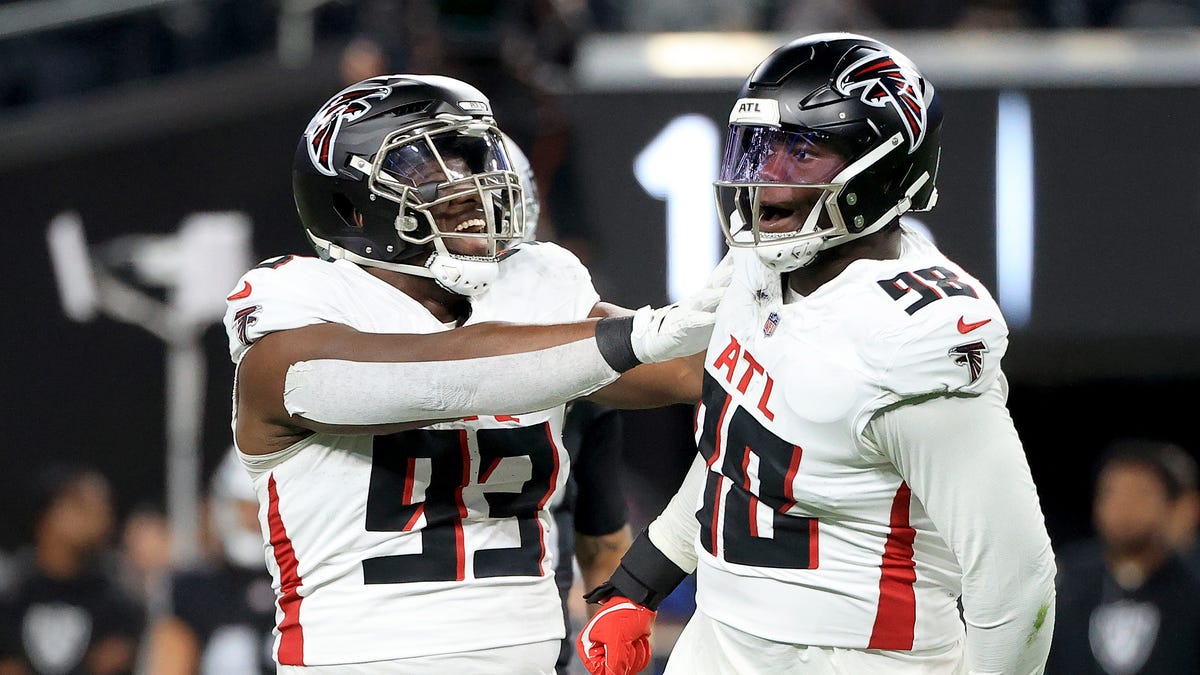 يتفاعل عالم اتحاد كرة القدم الأميركي مع مسودة التجارة المسبقة للصقور مع جاكوار