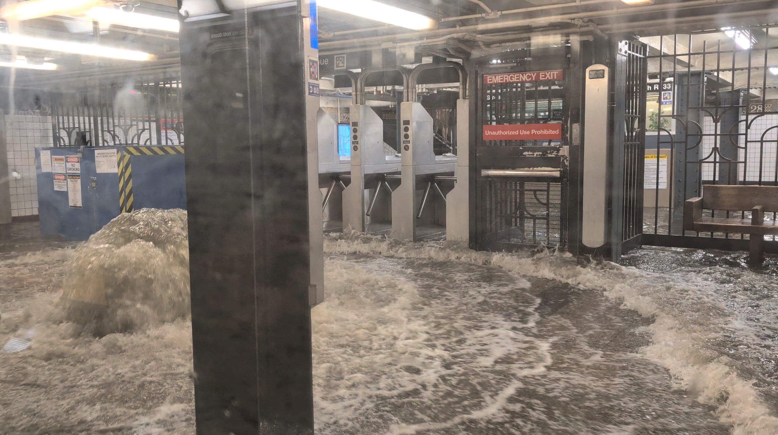https://www.gannett-cdn.com/authoring/authoring-images/2025/07/15/USAT/85204230007-new-york-city-flash-flooding-subway.JPG?width=2560