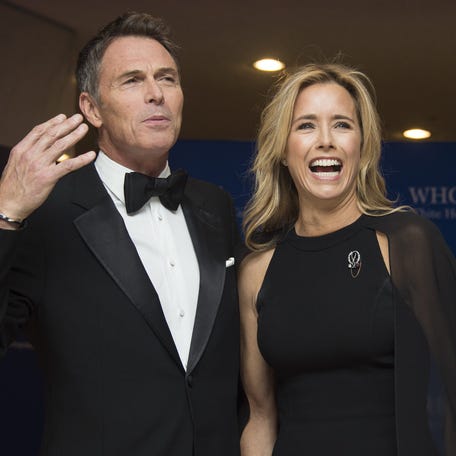 Téa Leoni and Tim Daly arrive at the White House Correspondents' Association annual dinner in Washington, D.C., on April 25, 2015.