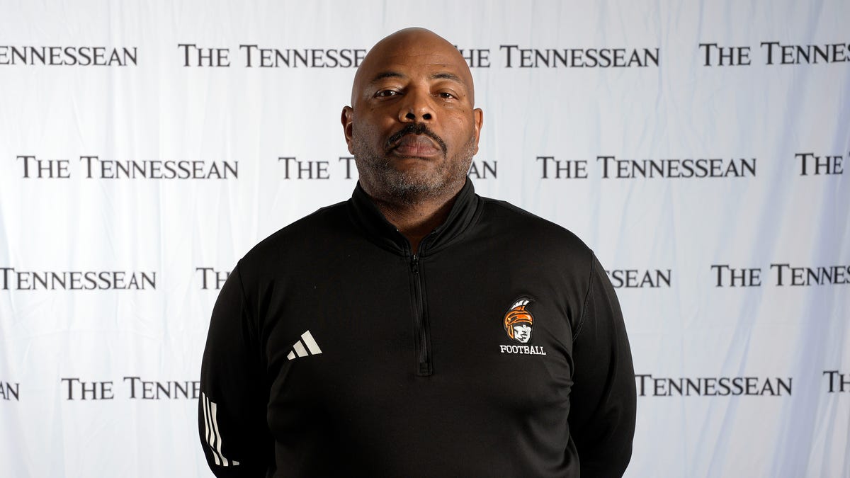 Stratford despide a Anthony Law como entrenador de fútbol después de tres temporadas