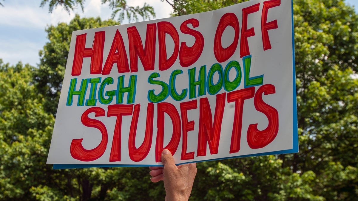 Supporters' sign of Marcelo Gomes da Silva outside of the Lowell Immigration Court in Chelmsford, Mass. on June 5, 2025.