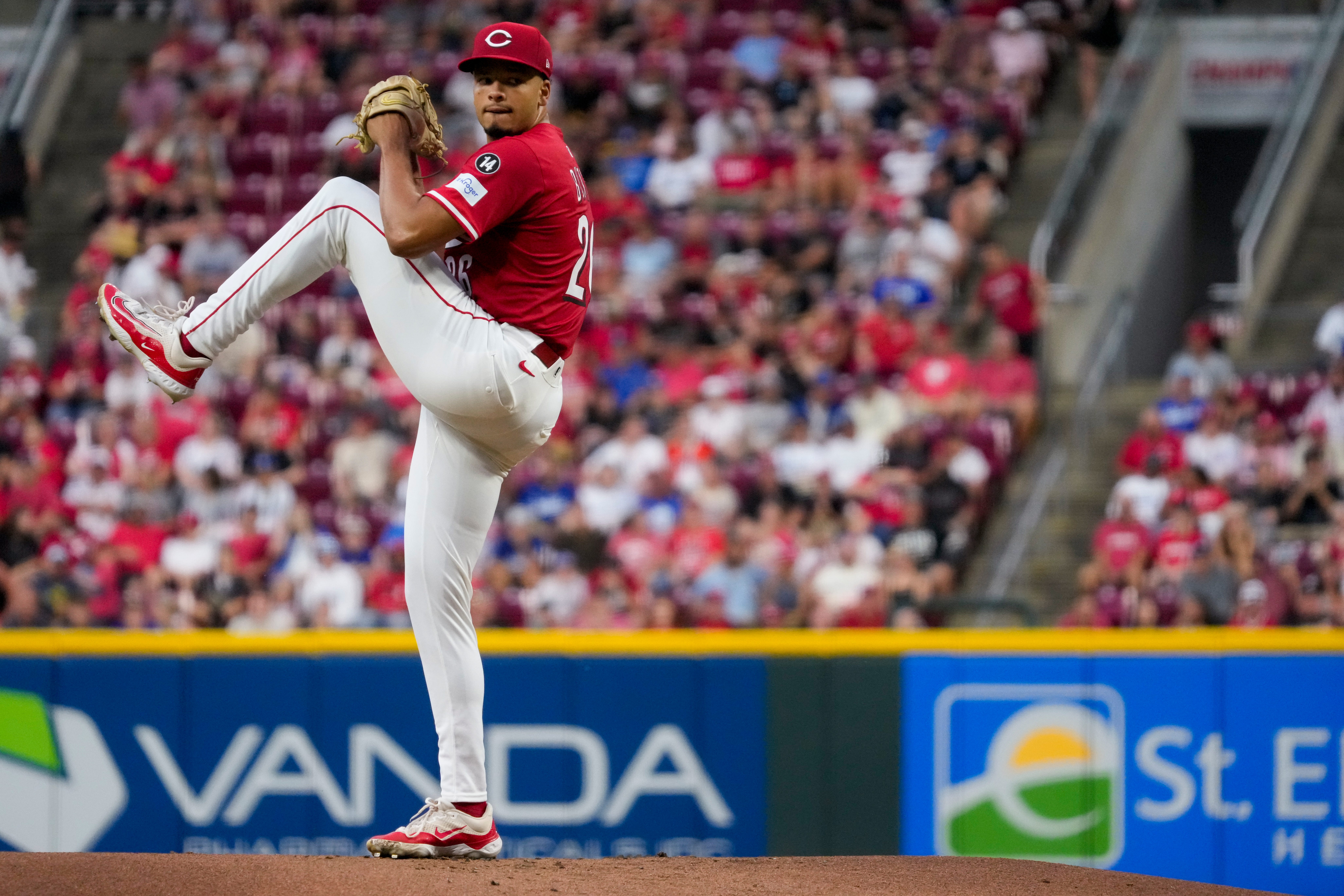 Chase Burns para regresar de IL el 12 de septiembre, pero un papel para los rojos TBA