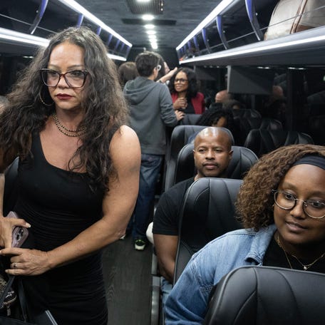 Texas state lawmakers board a bus following a press conference at the DuPage County Democratic Party headquarters on August 03, 2025 in Carol Stream, Illinois. The group of Democratic lawmakers left the state earlier today so a quorum could not be reached during a special session called to redistrict the state.