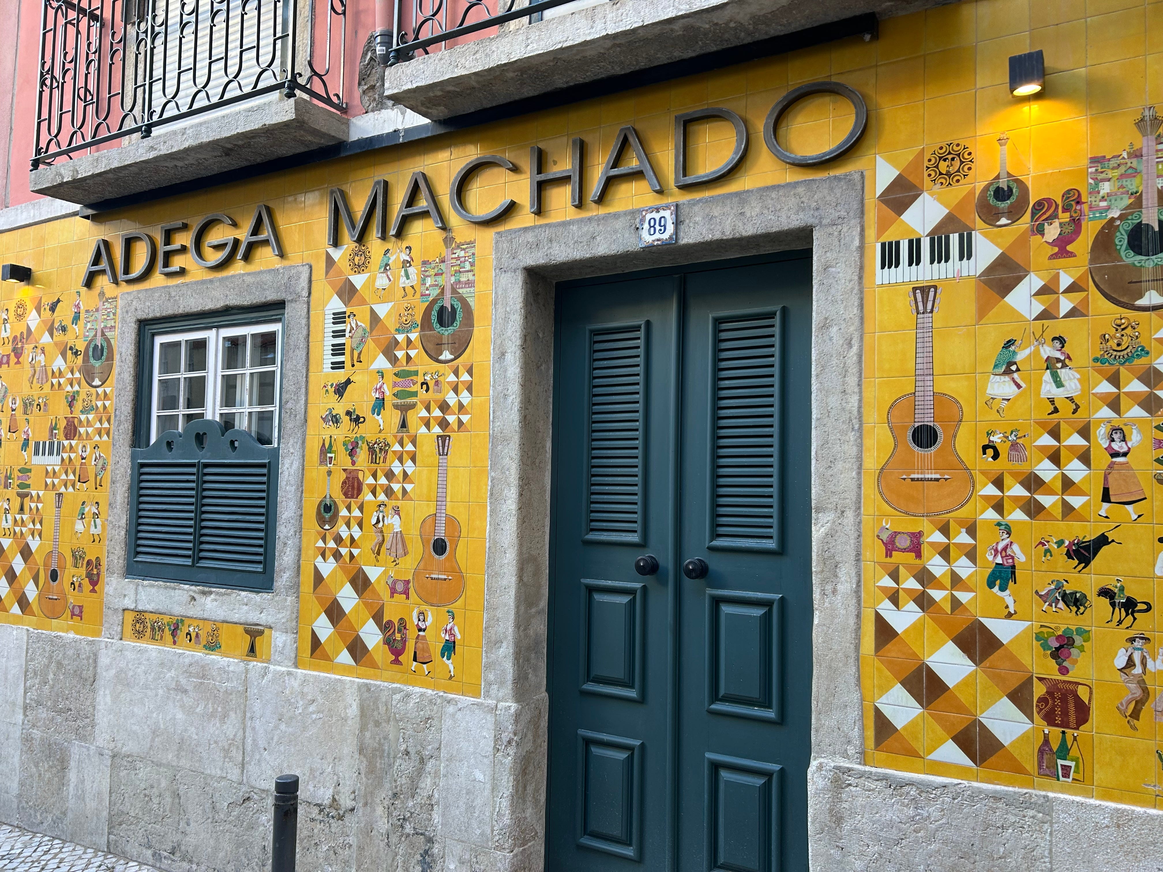 I explored a new country with 13 strangers. It was my favorite trip.