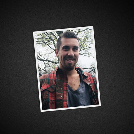 Eli Robinson fiercely protected his family. The brother of NBA star Duncan Robinson also heard voices that drove him to the Piscataqua River Bridge.