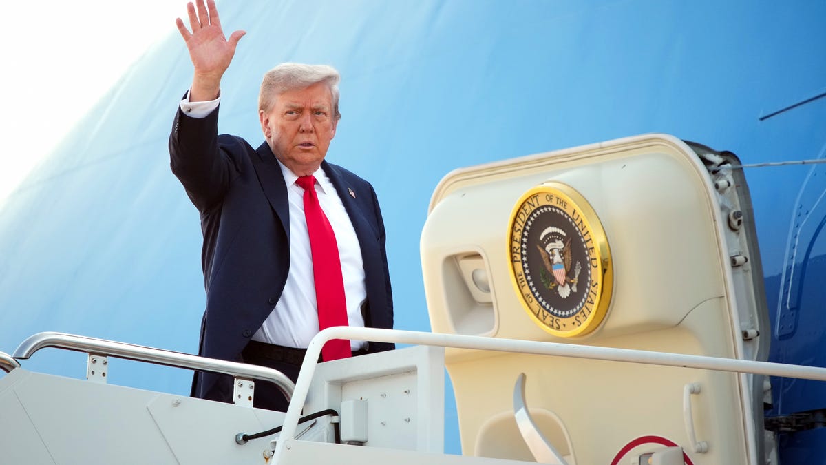 What is Trump's approval rating in Illinois? See how numbers compare to other states