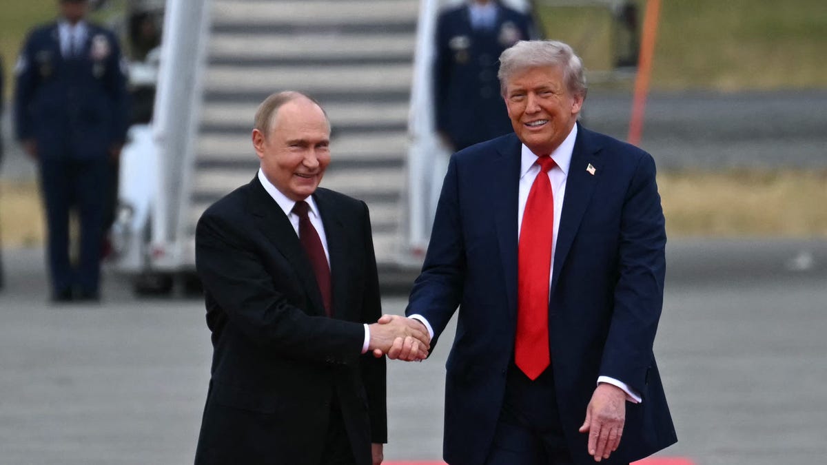 Trump pushes for a peace deal, invites Zelenskyy to White House after Putin summit