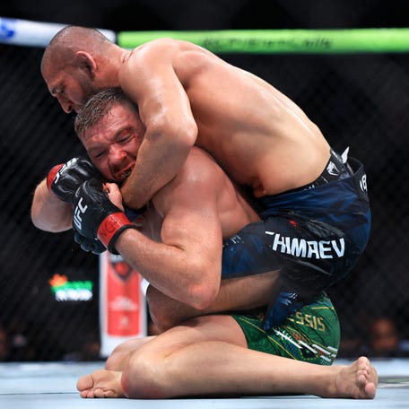 Khamzat Chimaev grapples with Dricus Du Plessis during their middleweight title bout.