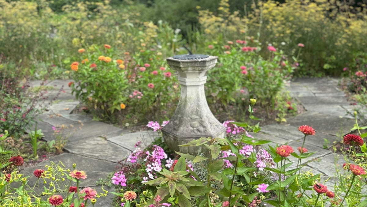 Shhh. This centuries old Wilmington garden is a ‘secret,’ but it’s open for walks, picnics Shhh. This centuries old Wilmington garden is a ‘secret,’ but it’s open for walks, picnics