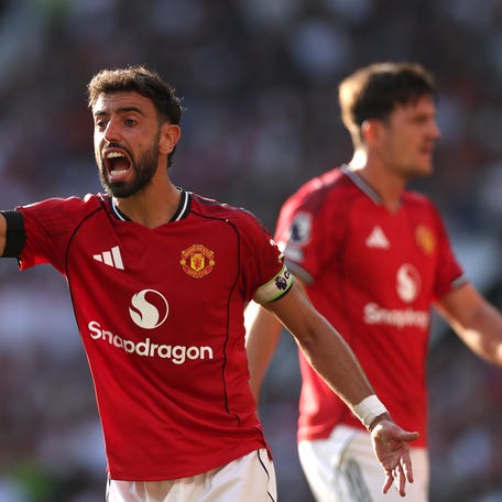 Bruno Fernandes and Manchester United lost 1-0 against Arsenal.