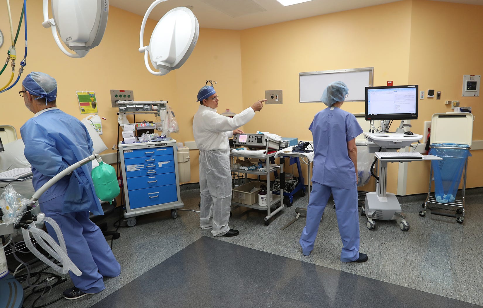 A 1,000 knee replacement? Why hospital charges vary so much.