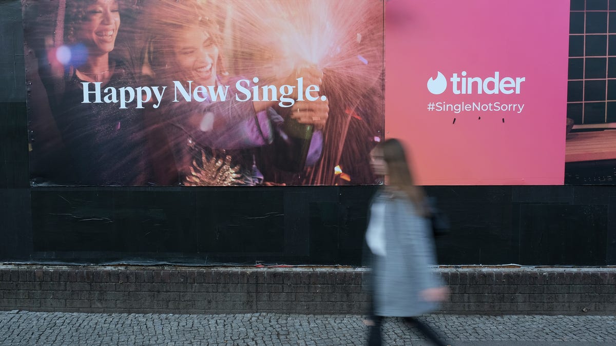 A young woman walks past a billboard advertisement for the dating app Tinder on February 18, 2019 in Berlin, Germany. Tinder has emerged as one of the most popular dating apps. (Photo by Sean Gallup/Getty Images)