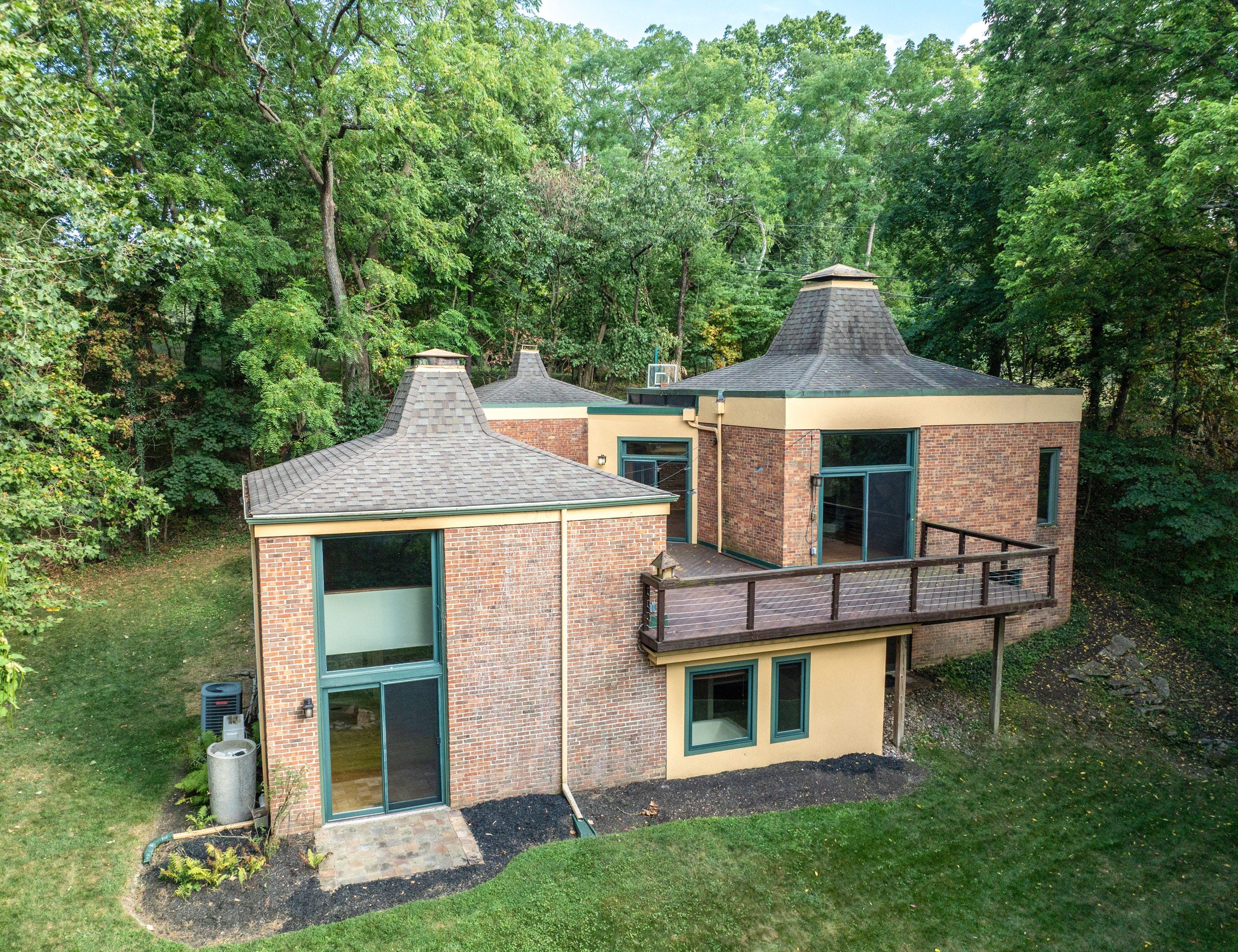 Rush Creek home in Worthington features unusual design