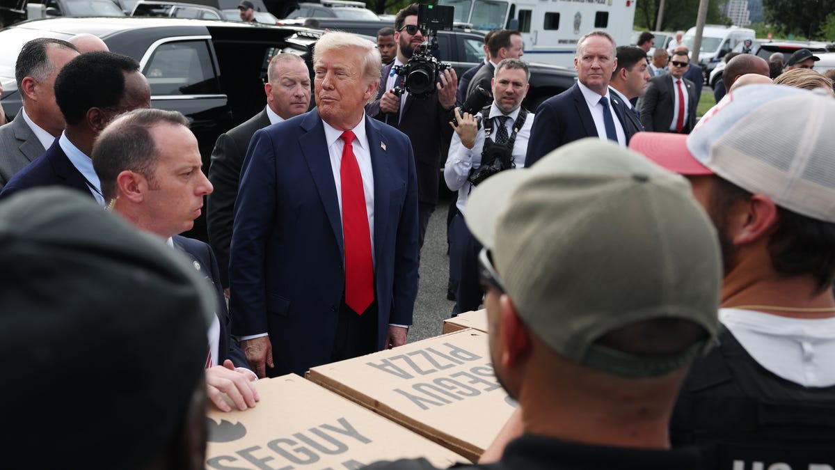 President Donald Trump visits with law enforcement officers at the U.S. Park Police Anacostia Operations Facility on August 21, 2025 in Washington, DC. The Trump administration has deployed federal officers and the National Guard to the District in order to place the DC Metropolitan Police Department under federal control and assist in crime prevention in the nation's capital.