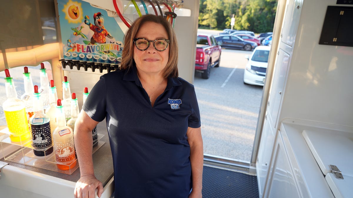 https://www.app.com/picture-gallery/money/business/main-street/2025/08/29/atlantic-highlands-divorce-lawyer-runs-kona-ice-truck-as-side-gig/85864907007/